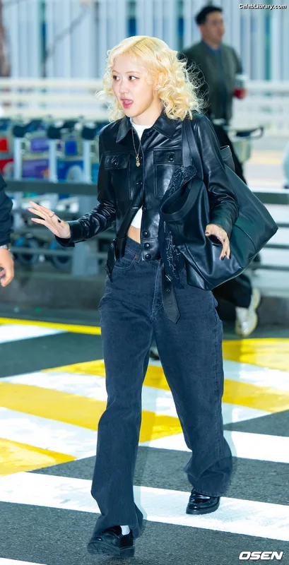 Rosé (BLACKPINK) photo 17 of 4338
