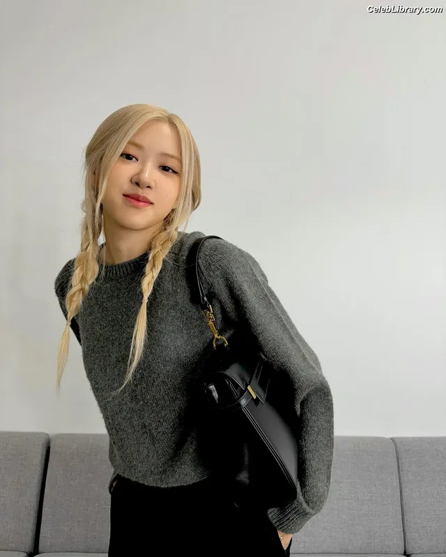 Rosé (BLACKPINK) photo 18 of 4338