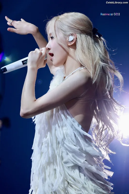 Rosé (BLACKPINK) photo 23 of 4338