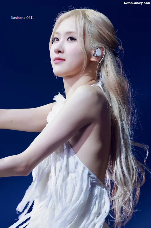 Rosé (BLACKPINK) photo 24 of 4338
