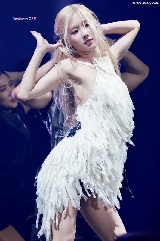 Rosé (BLACKPINK) photo 20 of 4338