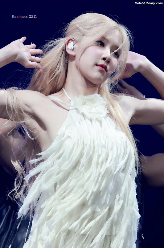 Rosé (BLACKPINK) photo 1 of 4338