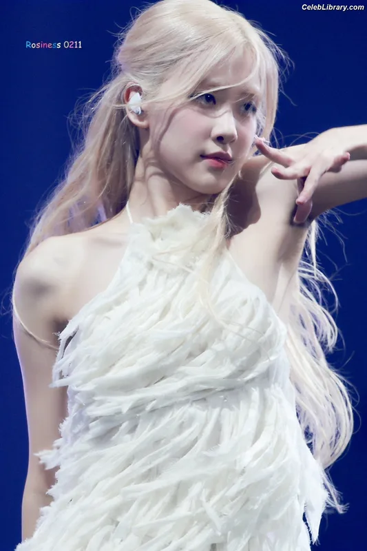 Rosé (BLACKPINK) photo 21 of 4338
