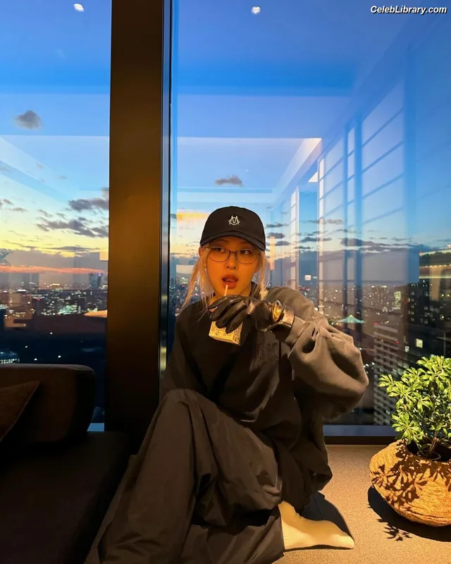 Rosé (BLACKPINK) photo 23 of 4338