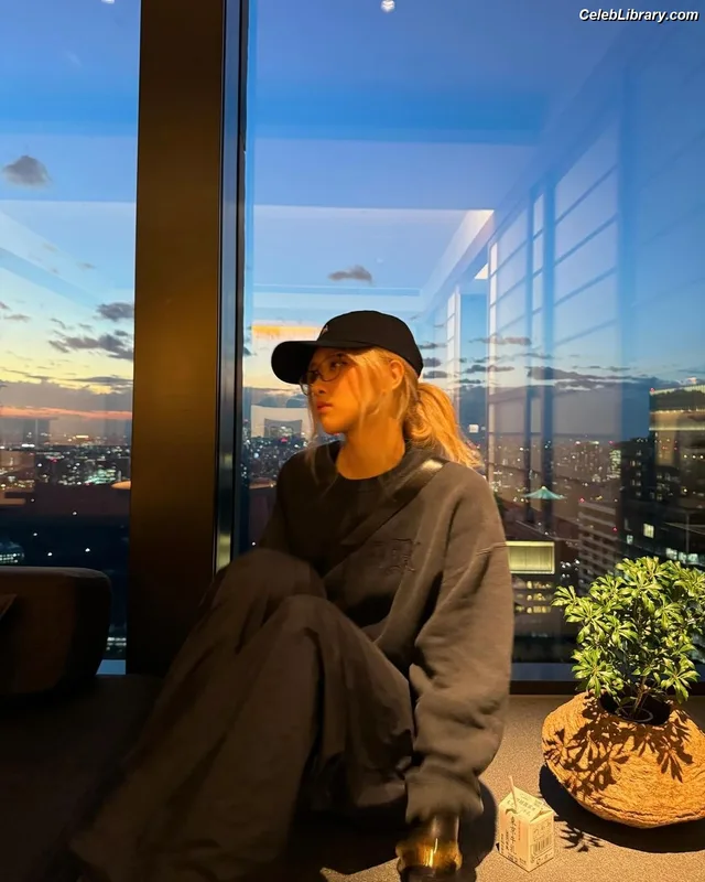 Rosé (BLACKPINK) photo 4 of 4338