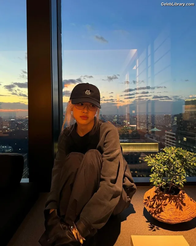 Rosé (BLACKPINK) photo 24 of 4338