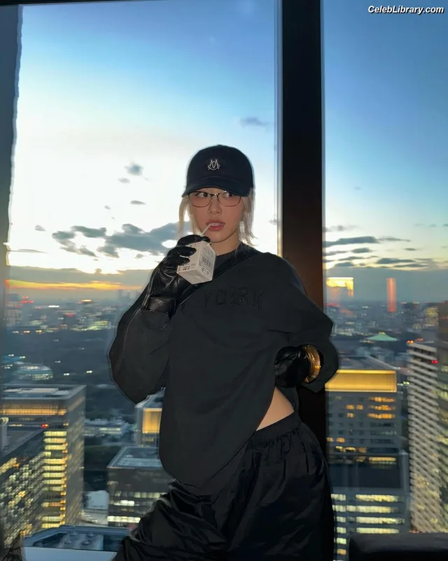 Rosé (BLACKPINK) photo 5 of 4338
