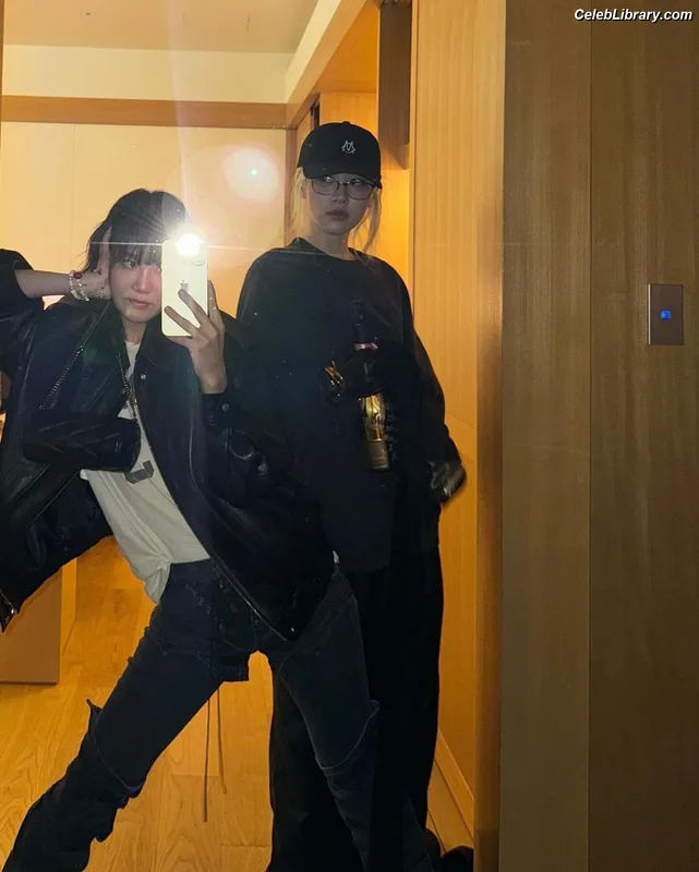 Rosé (BLACKPINK) photo 1 of 4338