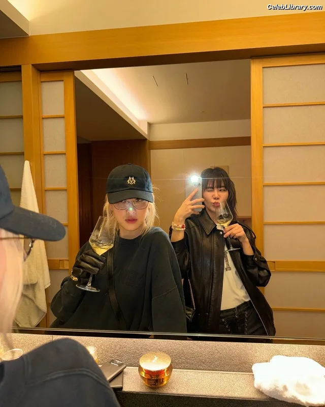 Rosé (BLACKPINK) photo 2 of 4338