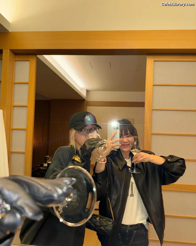 Rosé (BLACKPINK) photo 24 of 4338