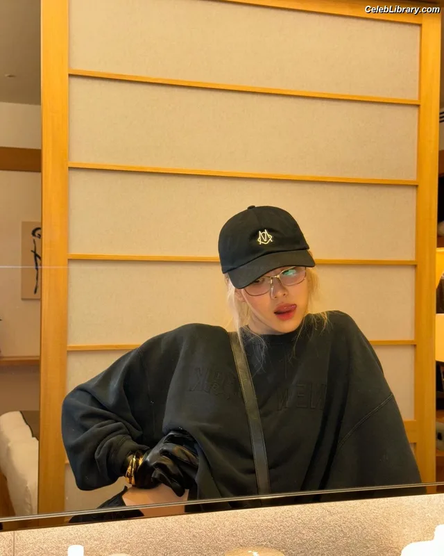Rosé (BLACKPINK) photo 7 of 4338