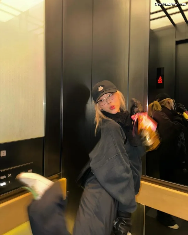 Rosé (BLACKPINK) photo 15 of 4338