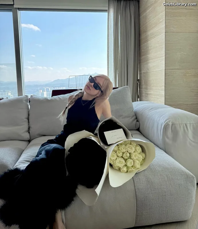 Rosé (BLACKPINK) photo 2 of 4338