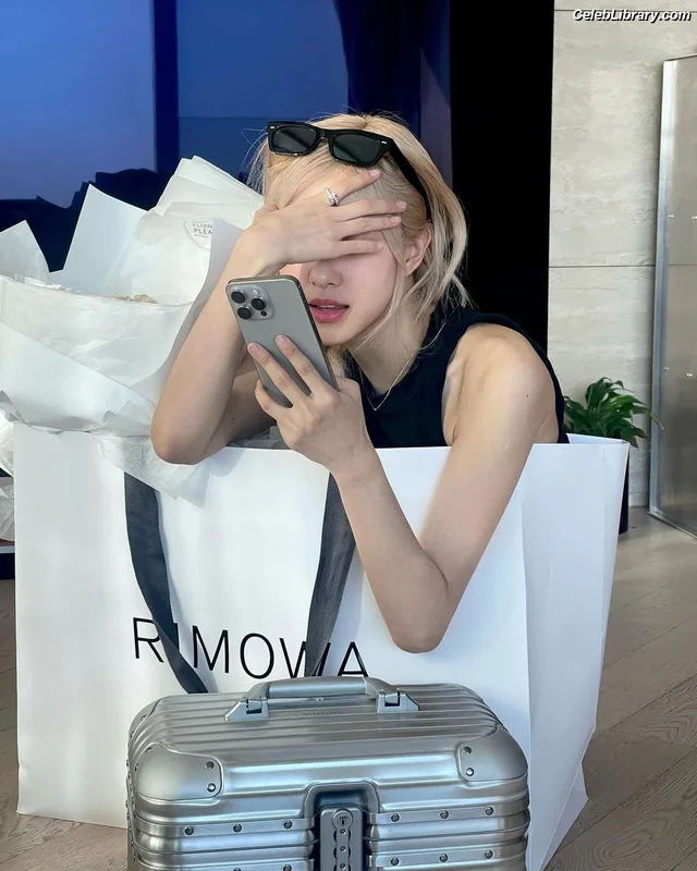 Rosé (BLACKPINK) photo 5 of 4338