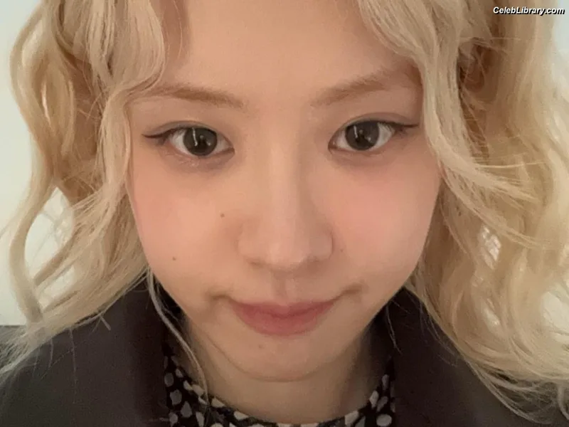 Rosé (BLACKPINK) photo 7 of 4338
