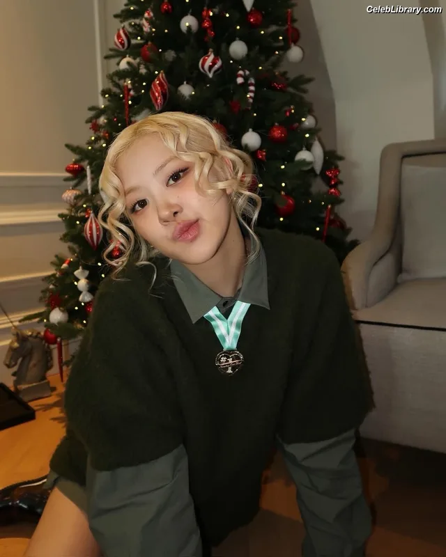Rosé (BLACKPINK) photo 22 of 4338