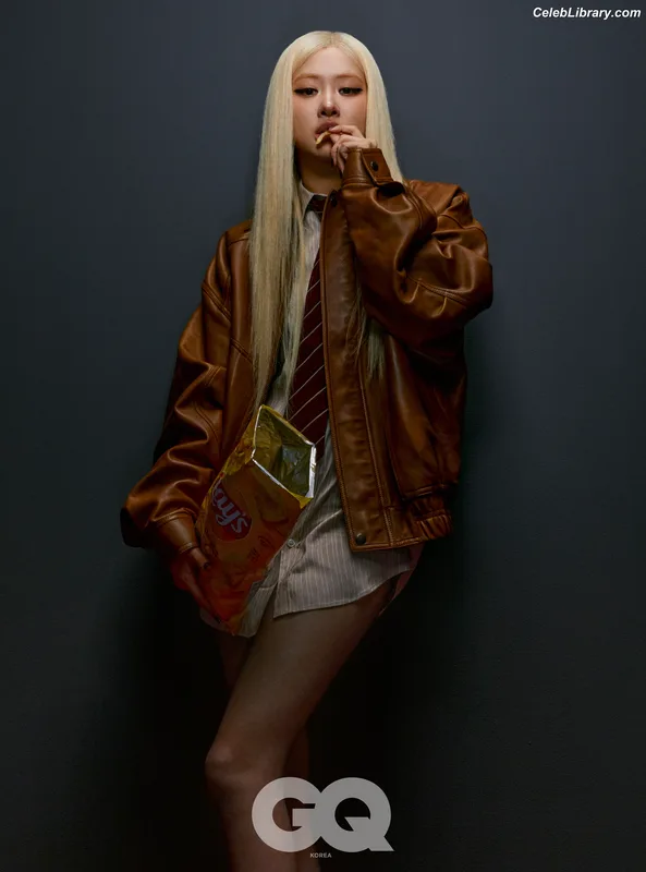 Rosé (BLACKPINK) photo 1 of 4338