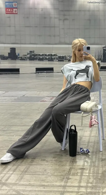 Rosé (BLACKPINK) photo 7 of 4338