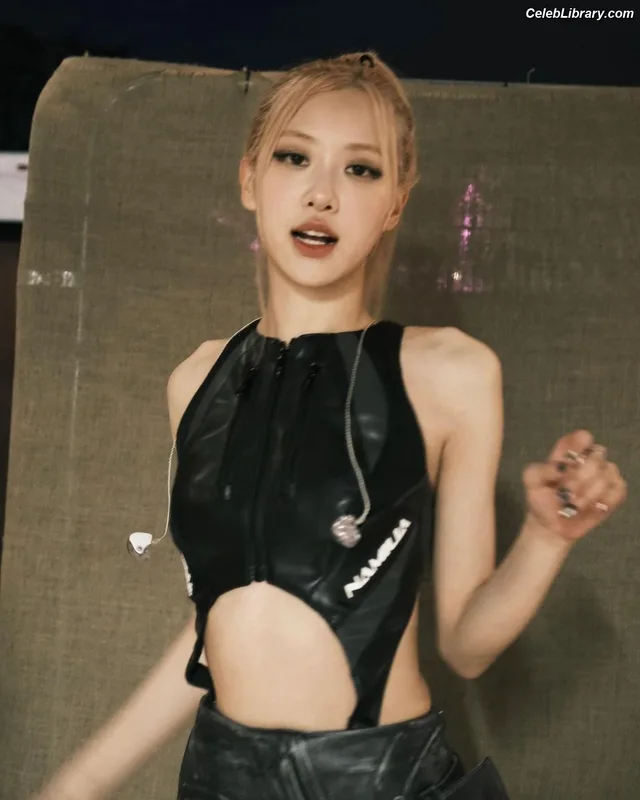 Rosé (BLACKPINK) photo 15 of 4338