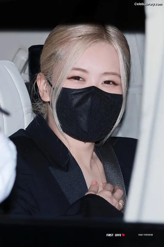 Rosé (BLACKPINK) photo 7 of 4338