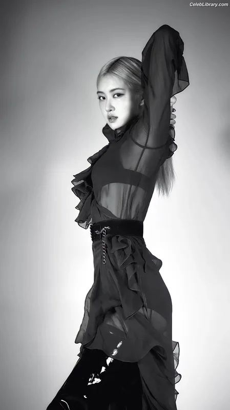Rosé (BLACKPINK) photo 10 of 4338