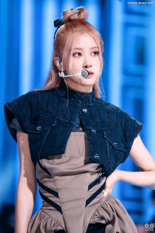 Rosé (BLACKPINK) photo 21 of 4338