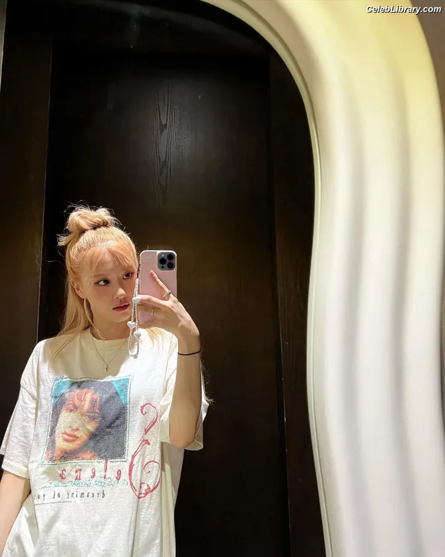 Rosé (BLACKPINK) photo 4 of 4338