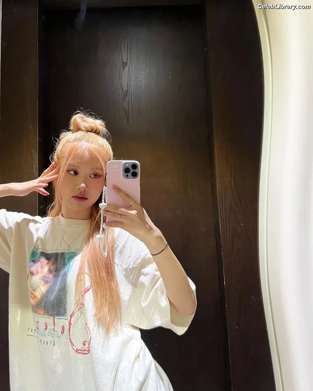 Rosé (BLACKPINK) photo 6 of 4338