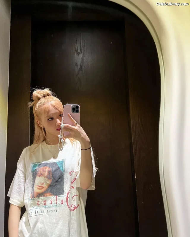 Rosé (BLACKPINK) photo 7 of 4338