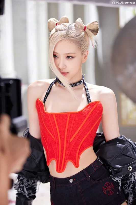 Rosé (BLACKPINK) photo 13 of 4338