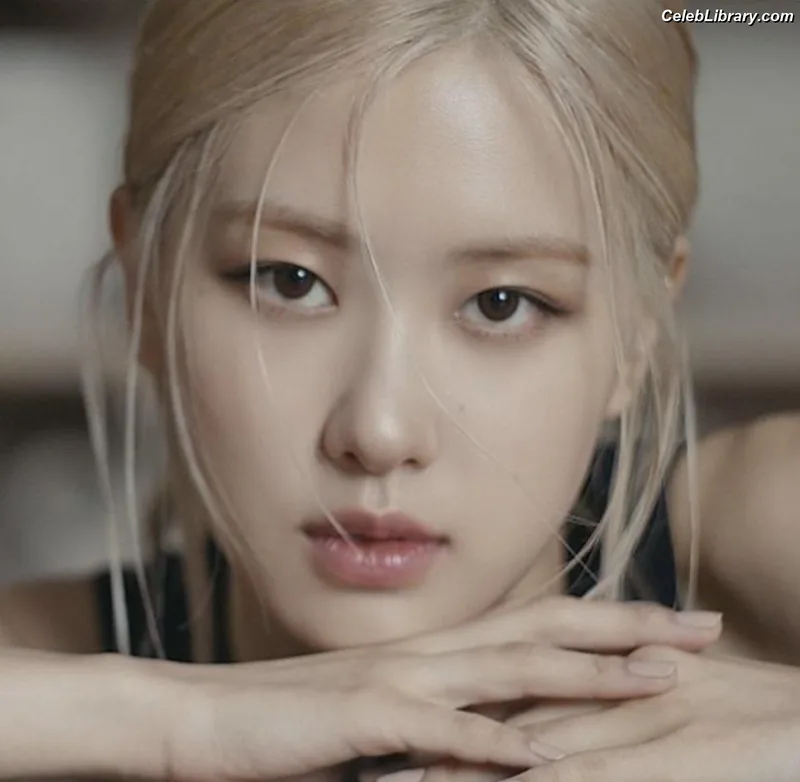 Rosé (BLACKPINK) photo 24 of 4338