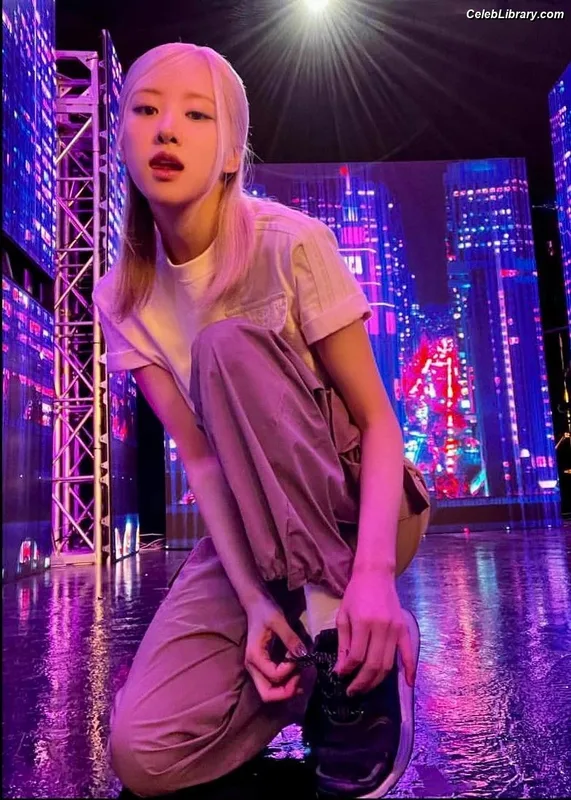 Rosé (BLACKPINK) photo 3 of 4338