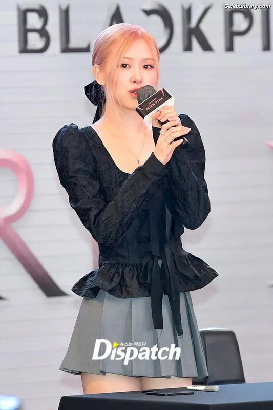 Rosé (BLACKPINK) photo 17 of 4338