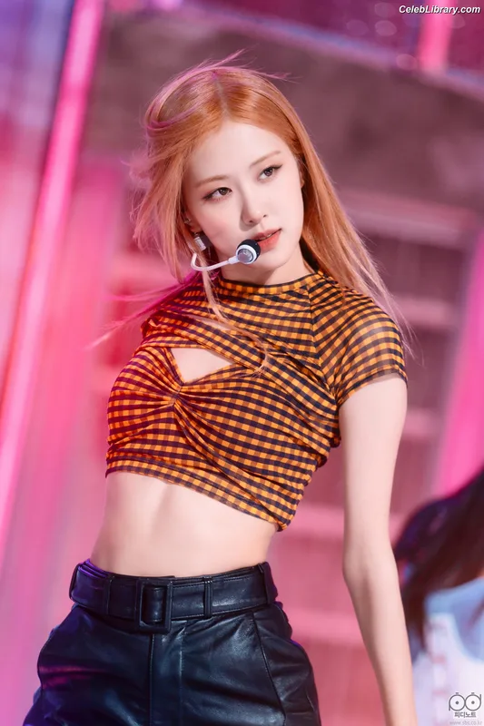 Rosé (BLACKPINK) photo 3 of 4338