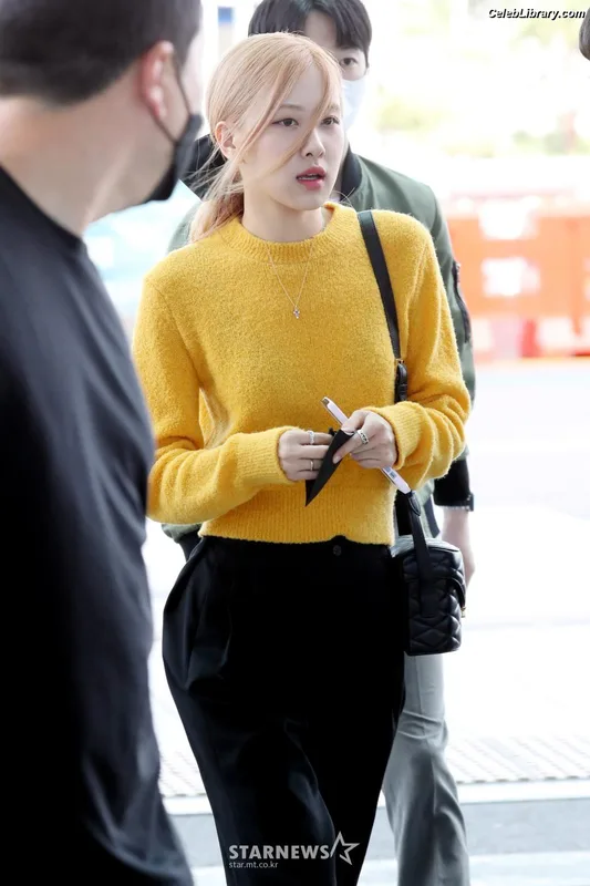 Rosé (BLACKPINK) photo 5 of 4338