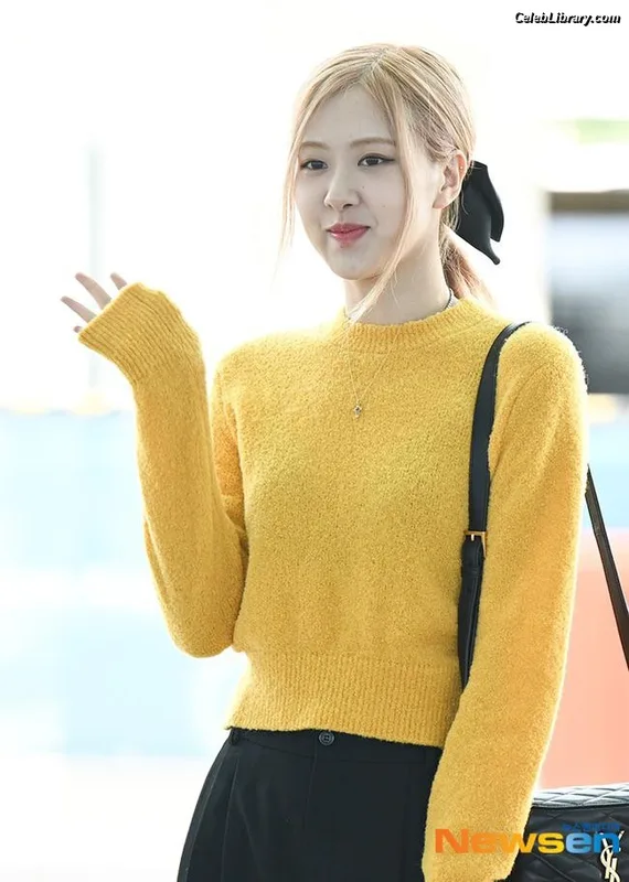 Rosé (BLACKPINK) photo 12 of 4338