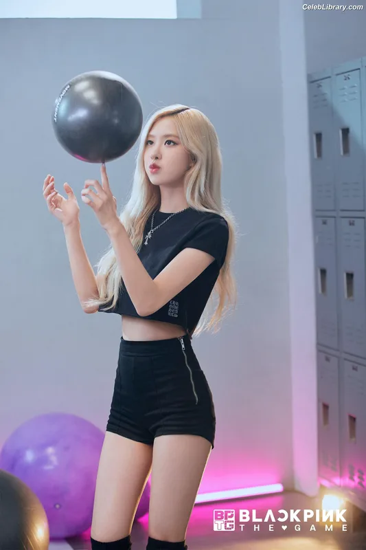 Rosé (BLACKPINK) photo 16 of 4338