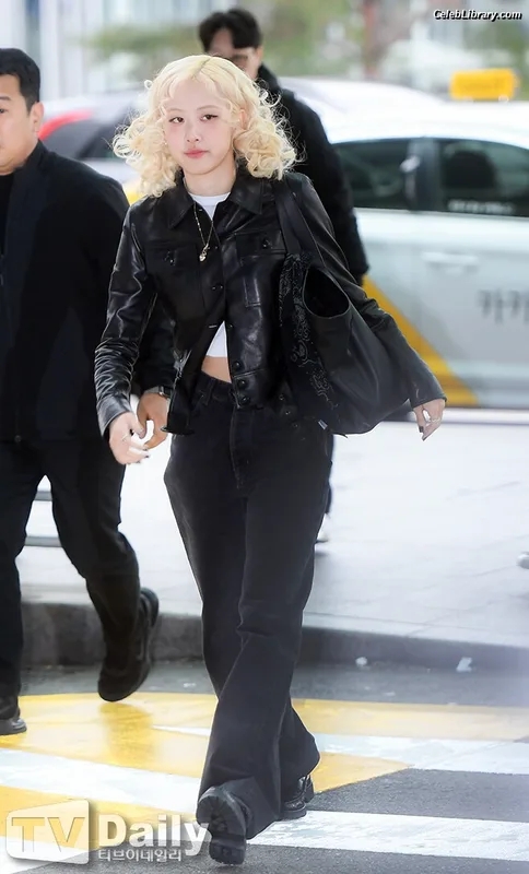 Rosé (BLACKPINK) photo 16 of 4338