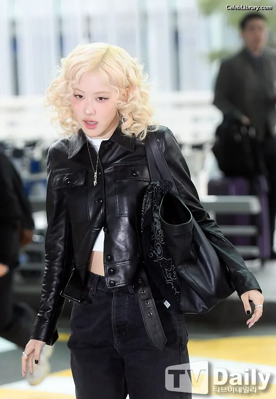 Rosé (BLACKPINK) photo 17 of 4338