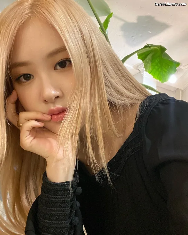Rosé (BLACKPINK) photo 11 of 4338