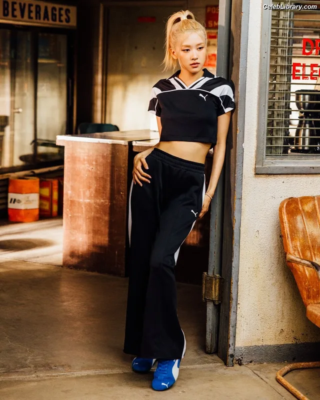Rosé (BLACKPINK) photo 2 of 4338