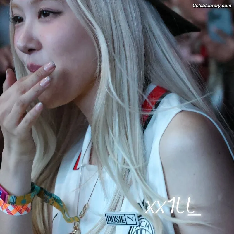 Rosé (BLACKPINK) photo 6 of 4338