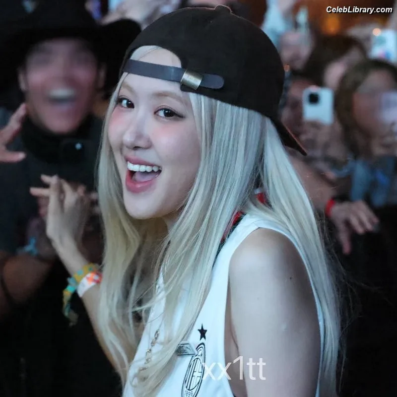 Rosé (BLACKPINK) photo 8 of 4338