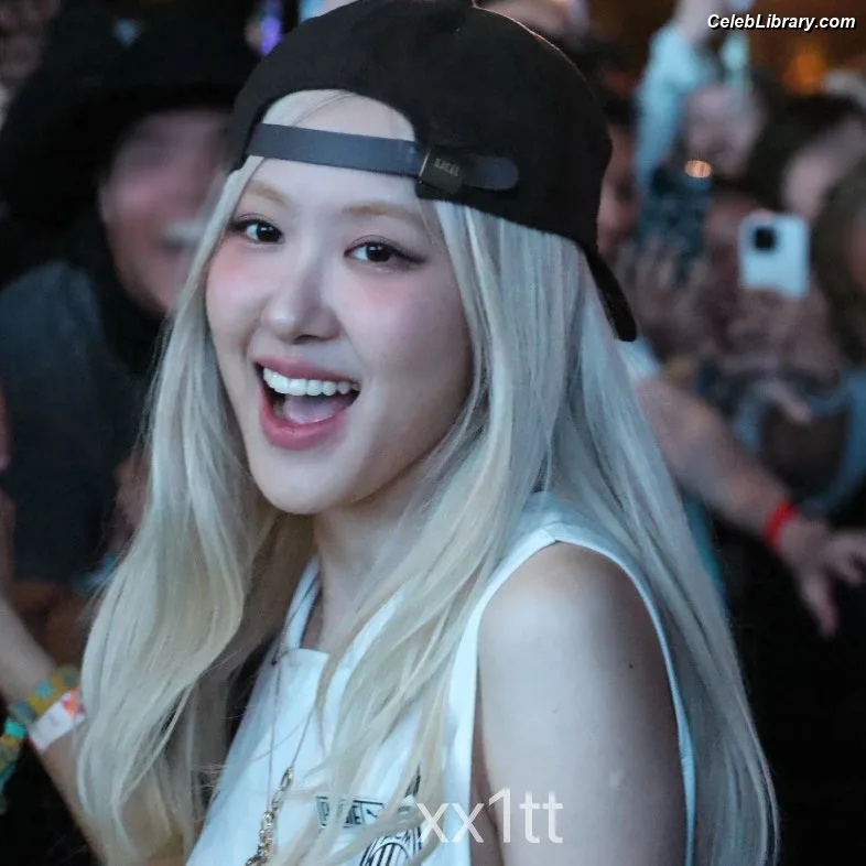 Rosé (BLACKPINK) photo 7 of 4338