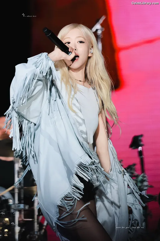 Rosé (BLACKPINK) photo 11 of 4338