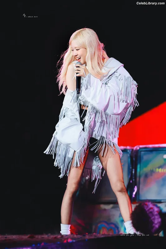 Rosé (BLACKPINK) photo 10 of 4338