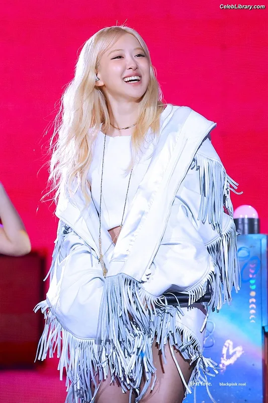 Rosé (BLACKPINK) photo 16 of 4338