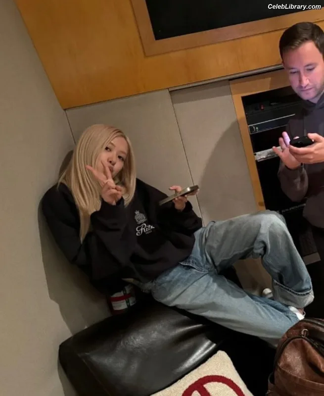 Rosé (BLACKPINK) photo 23 of 4338