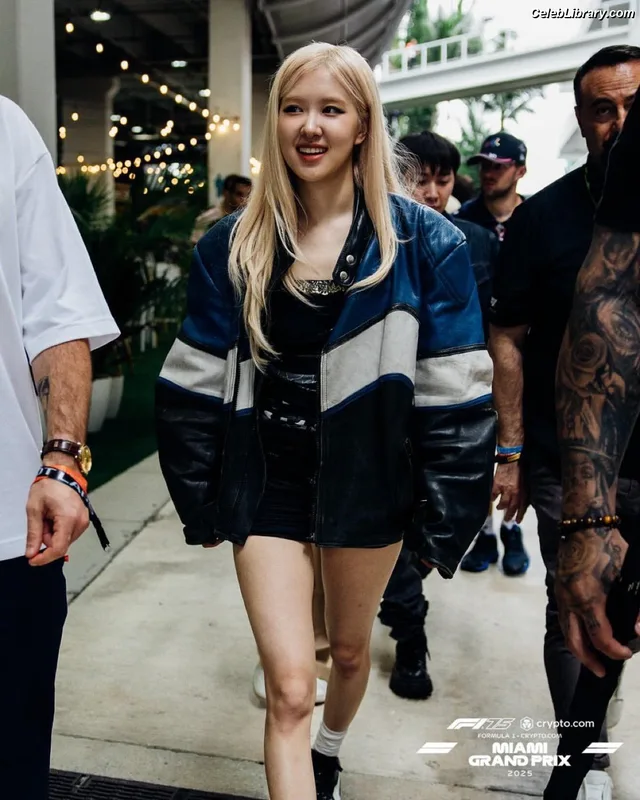 Rosé (BLACKPINK) photo 10 of 4338