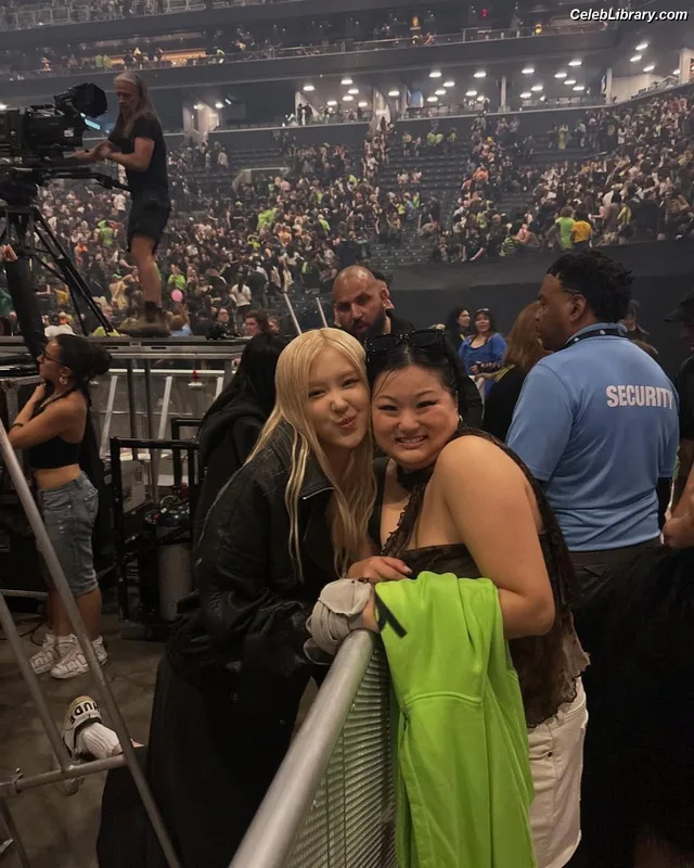 Rosé (BLACKPINK) photo 17 of 4338